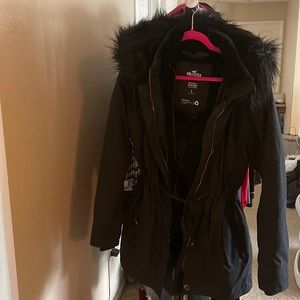 Hollister Faux Fur-lined cozy parka. No tags. Worn once. New condition.